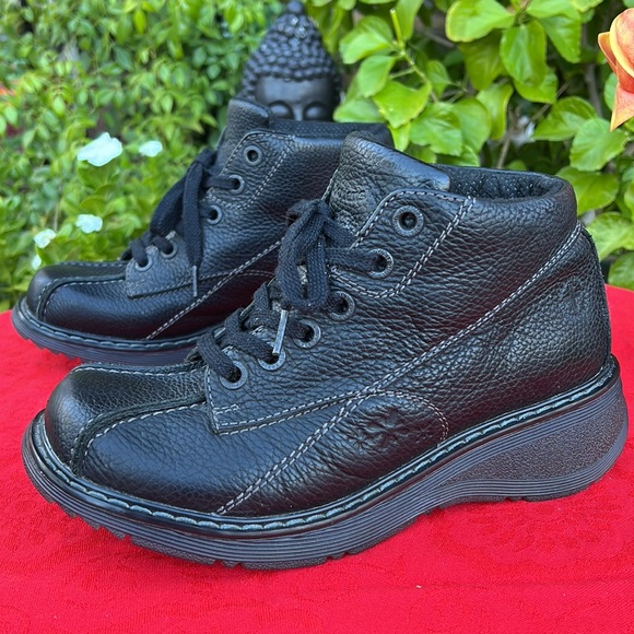 Dr. Martens Daisy Flower Embossed Black Chunky Platform Ankle Boots 😍 - Picture 3 of 17